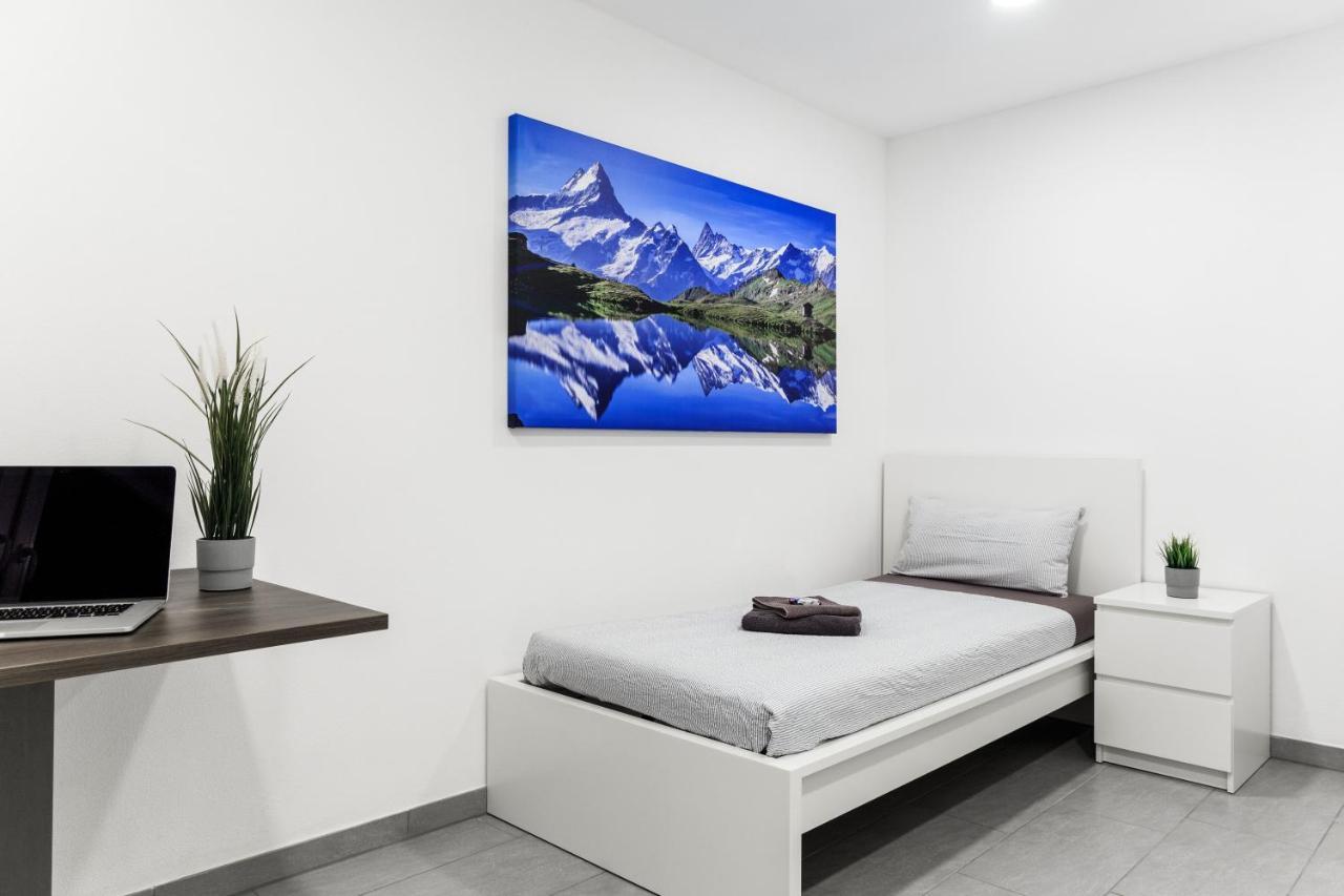 Auszeit Apartment Westend: Lakeside Retreat with 4 Bedrooms and Free Parking Friedrichshafen Exterior photo